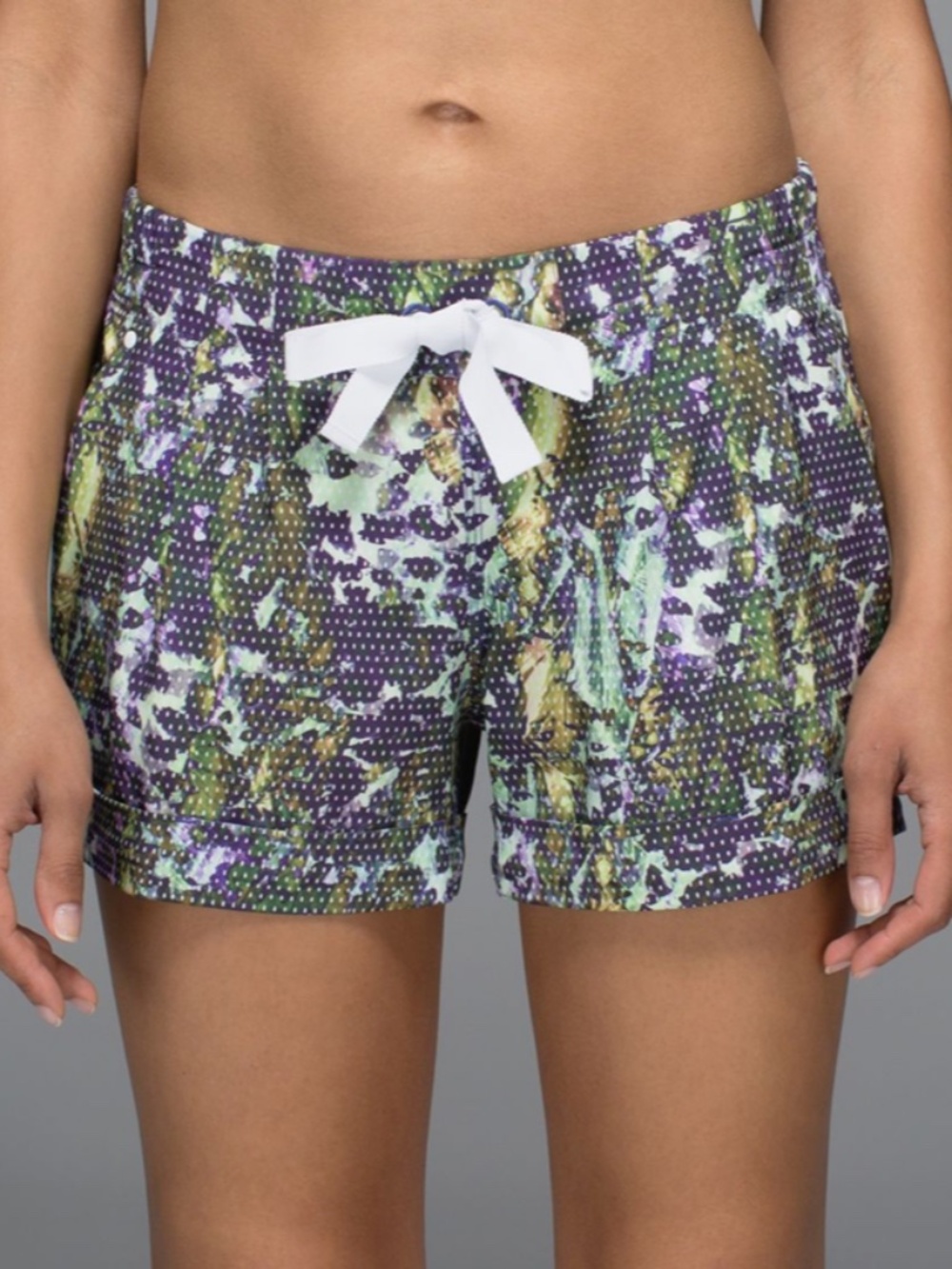 Lululemon Spring Break Away Short Sz 6 in Floral Sport White Multi